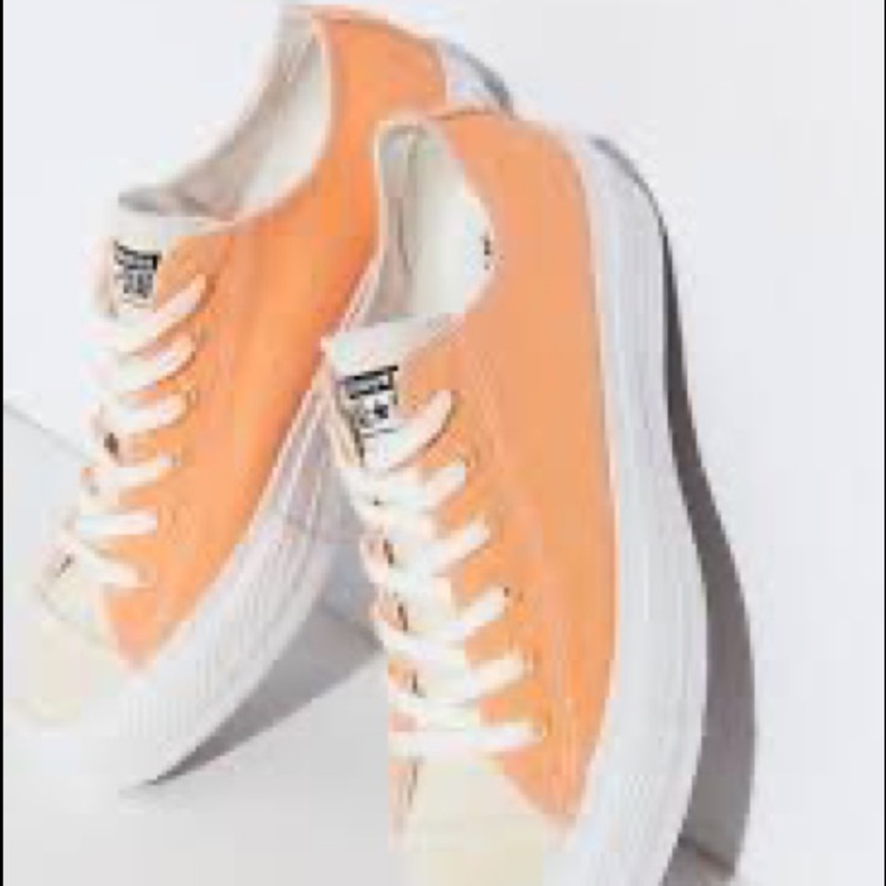 Super cute Platform converse sneakers